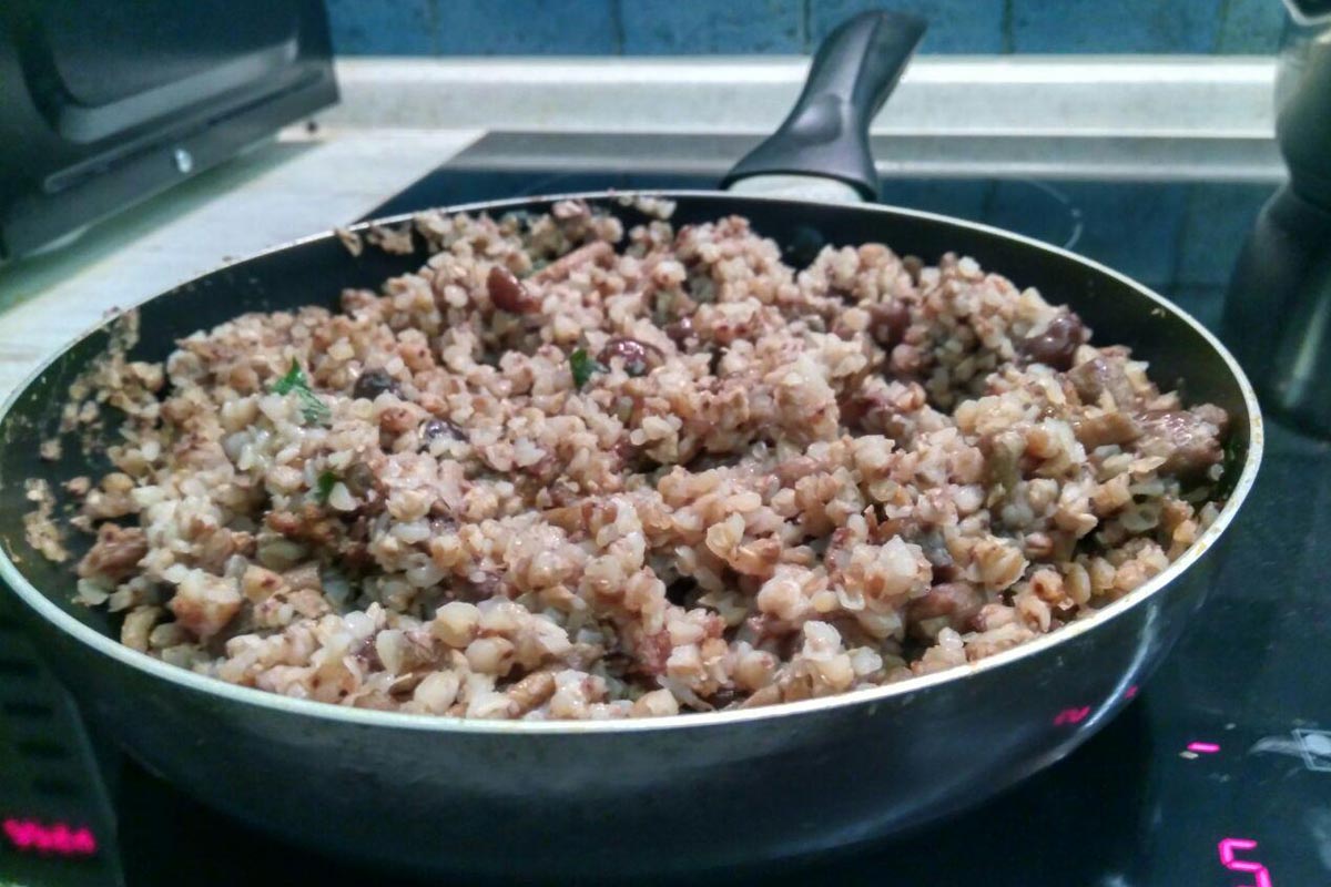 How much to cook buckwheat with mushrooms?