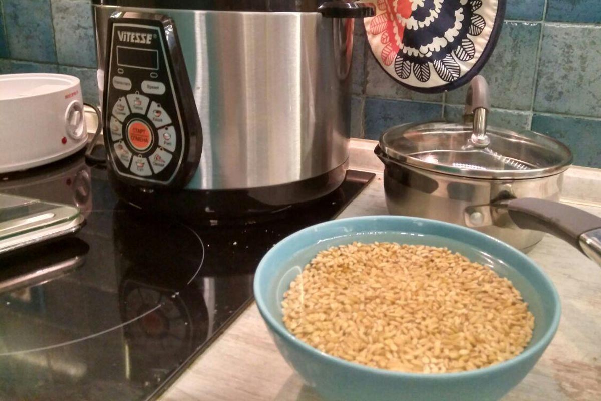 How much to cook barley in a slow cooker?