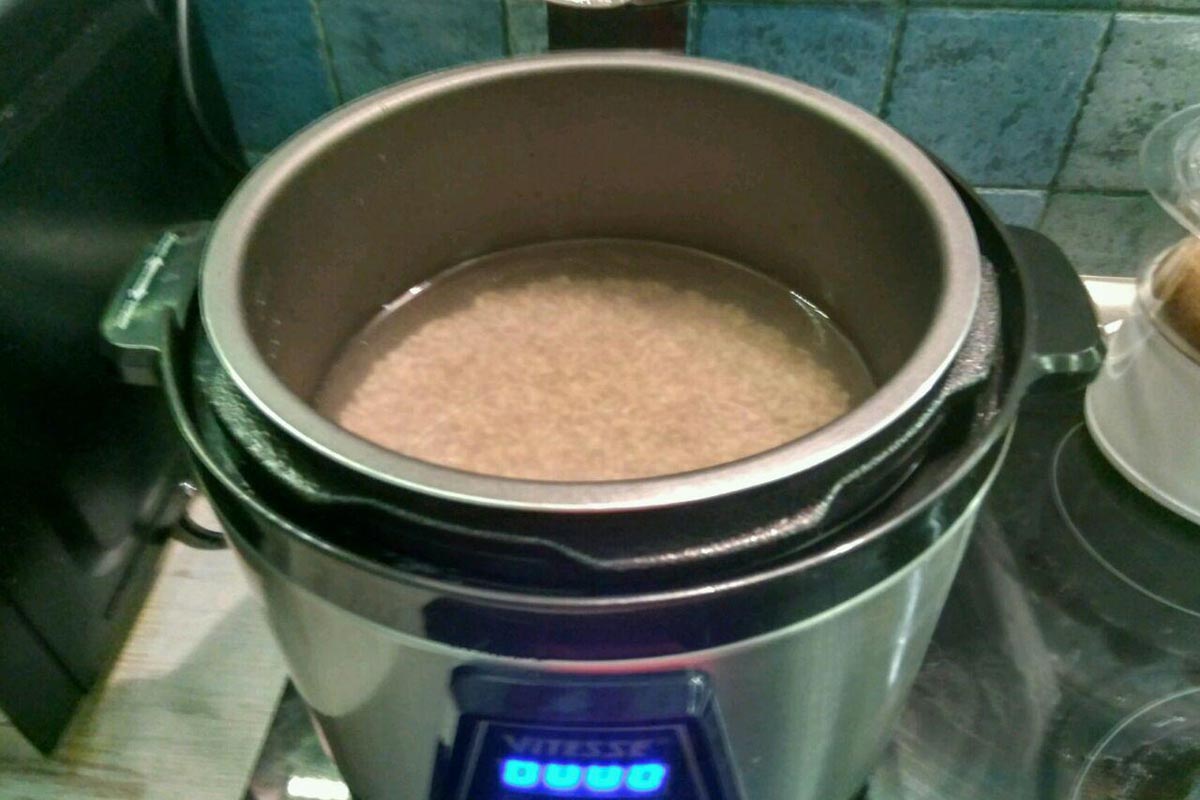 How much to cook barley in a slow cooker?