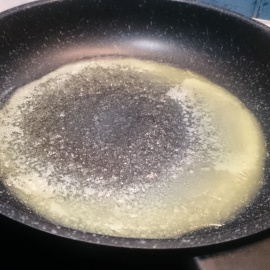 How long to fry an omelet